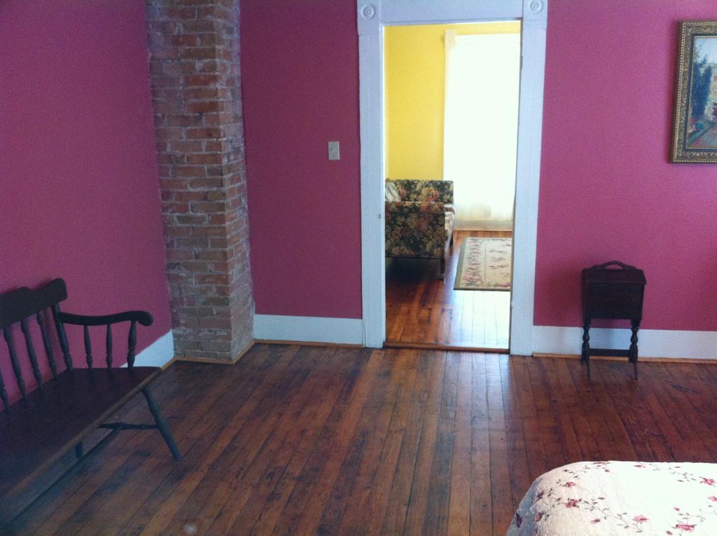 Brooks House Suites Mineola Room photo
